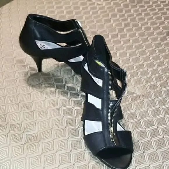 Ladies Designer Leather Shoes by Vince Camuto - Picture 8 of 16